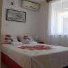 Apartments and rooms Lena