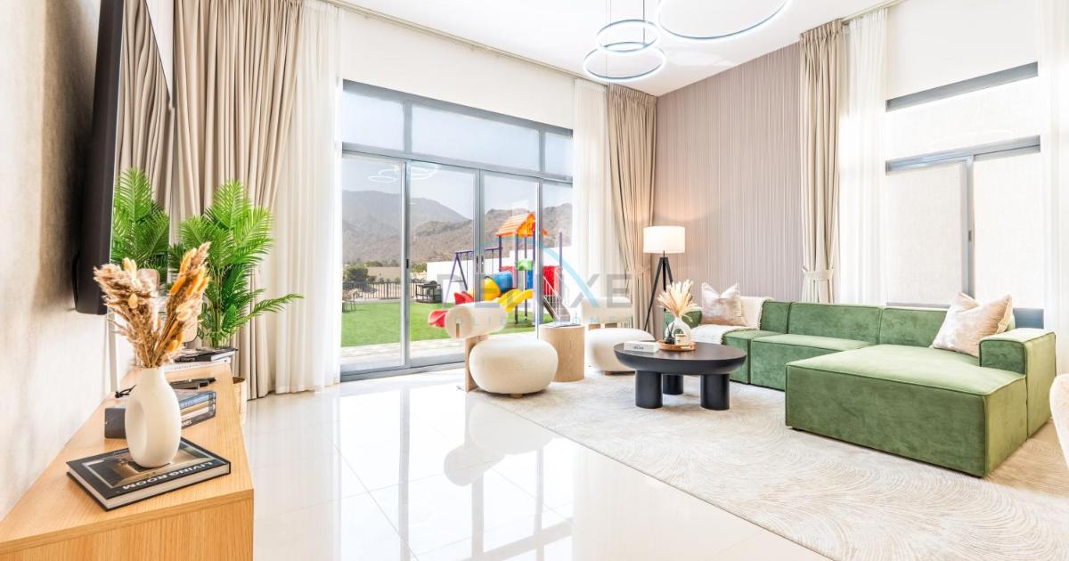 Sea and Mountain Views 3BR Plus Assistant Room with Own Kids Play Area ...