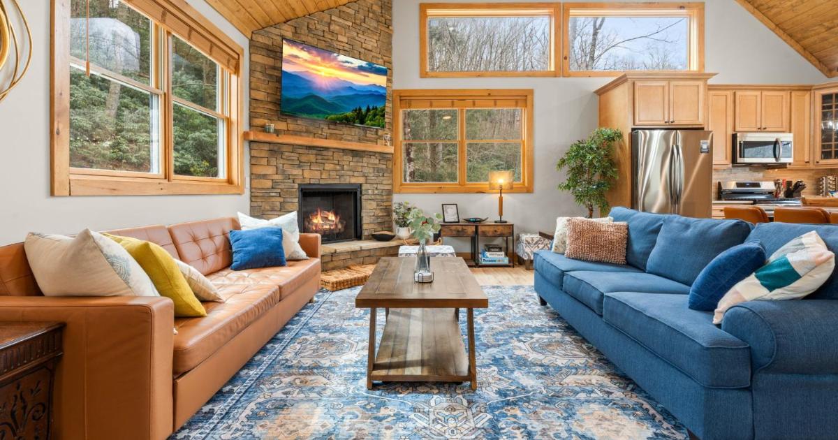 A Family Retreat with VIEW, Blowing Rock, Hottub, Movie Room, SKI ...