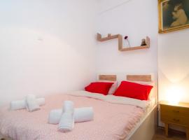 รูปภาพของโรงแรม: Aristotelous street small apartment