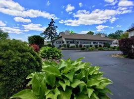 A picture of the hotel: Sybaris Pool Suites Downers Grove - Adults Only