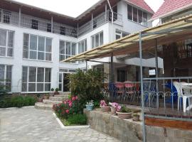 Panorama, Hotel in Tscholponata