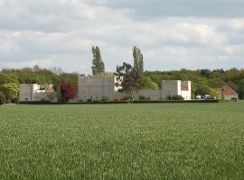 The East Wing at Rufford Park Lodge, Hot Tub Retreat, ξενοδοχείο σε Edwinstowe