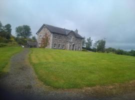 Hotel Photo: Stone house on a hill