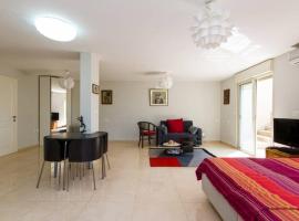 酒店照片: Magnificent studio in Zichron yaakov sea view and garden