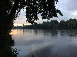 Camping & Hospedaje Rio Laja，位于El Manzano的酒店