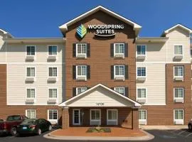 WoodSpring Suites Kansas City Lenexa, hotel di Lenexa