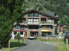 A picture of the hotel: Apartaments Sant Moritz
