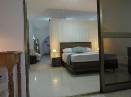 A picture of the hotel: Central Studio Apartment