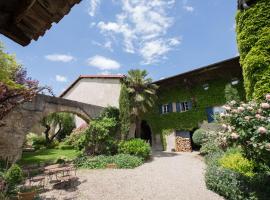 A picture of the hotel: Le Clos Du Perret