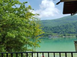 Les Sirenes, hotel v destinaci Lepin-le-Lac