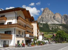 Hotel Italia, hotel u Corvara in Badiji