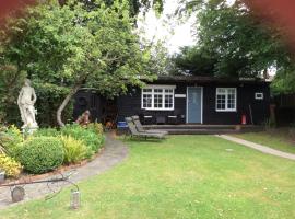 A picture of the hotel: Cosy Lodge, Chessington