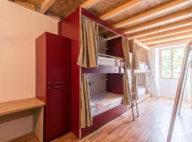 Hostel Antique, Hotel in Pula