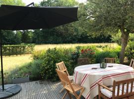 Hotel Foto: Belle Dépendance du Château le Parc avec sa piscine