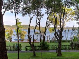 The Deer Park Hotel, hotel v destinaci Giritale