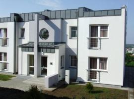 Hotel Photo: Invest Apartmanok