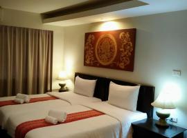 Swankaburi Boutique Hotel، فندق في Sawankhalok