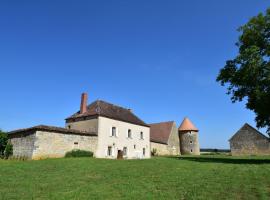 Hotel foto: Vintage Mansion in Moussy France with Large Garden