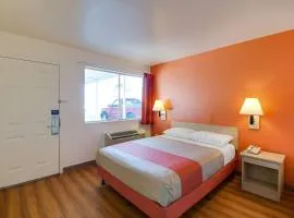 Motel 6-Phoenix, AZ - East
