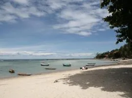 Jungle Hut Bungalows & Hotel