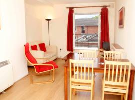 Hotel Photo: Halfpenny Bridge Holiday Homes - Cathedral Vista