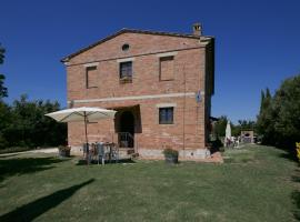 Hotel Foto: Stylish Farmhouse in Castelnuovo Berardenga with Pool