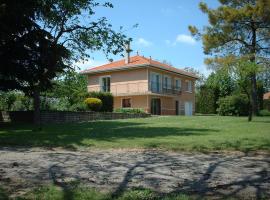 A picture of the hotel: Gite avec 2 appartements Chonas