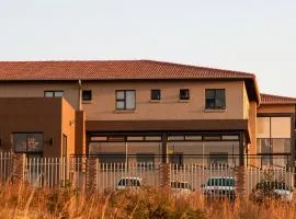 Eagle Nest Luxury Accommodation, hotel in Roodepoort