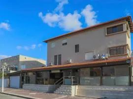 Amigo Hotel On The Beach, hotel in Nahariyya