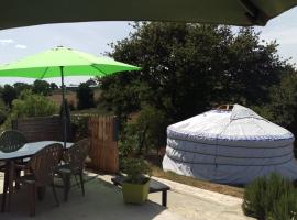 Aux Yourtes de La Fabrique, hôtel à Saint-Florent-des-Bois