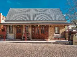 Old Bank Boutique Hotel, Hotel in Mittagong