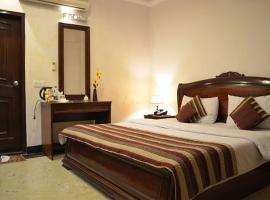 Hotel Photo: Boutique room in Karol Bagh, New Delhi, by GuestHouser 12001