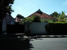 Hotel Photo: Tiga Putra Guesthouse