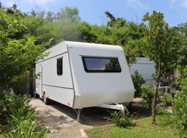 Hotel fotoğraf: Kenting Houbihu Camping Car B&B