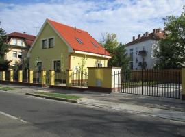 A picture of the hotel: Poroszlay Apartman