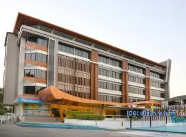 The Pacific Cool Chic