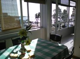 A picture of the hotel: Apartamento playa Samil