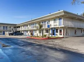 Motel 6 Hayward, CA- East Bay，位于海沃德的酒店