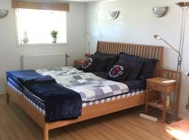 Rum i villa - Kärleksudden Norrtälje, hotel en Norrtälje
