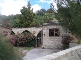 A picture of the hotel: Lantana Stone House