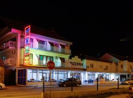 Motel "Tri lovca", hotel i Knin