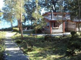 Alojamiento junto al mar, hotel in Chaitén