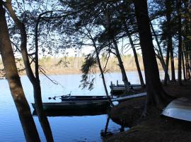 מלון צילום: Tuxbury Pond Camping Resort Tiny House Henry