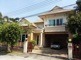 รูปภาพของโรงแรม: Cozy House in Beach House Project (Private Beach)