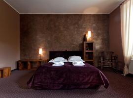 A' PROPOS Hotel, Restauracja, Club, ξενοδοχείο σε Βάλτζμπριχ