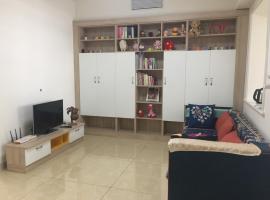 Hotel Photo: Tianjin City Central Three Bedroom Apartment