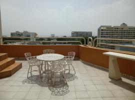 รูปภาพของโรงแรม: Ocean View Apartment with Jacuzzi