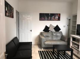 호텔 사진: BEAUTIFUL HOME, 3 BEDROOM HOUSE near Alton Towers, Wedgwood museum, Universities