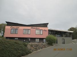 A picture of the hotel: Penzion a Motobar Bravantice